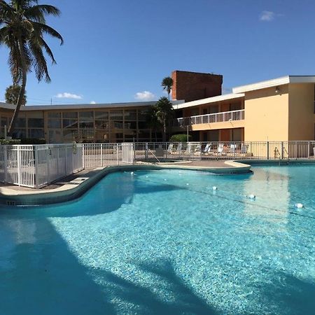 Sahara Beach Club Sunny Isles Beach Exterior foto